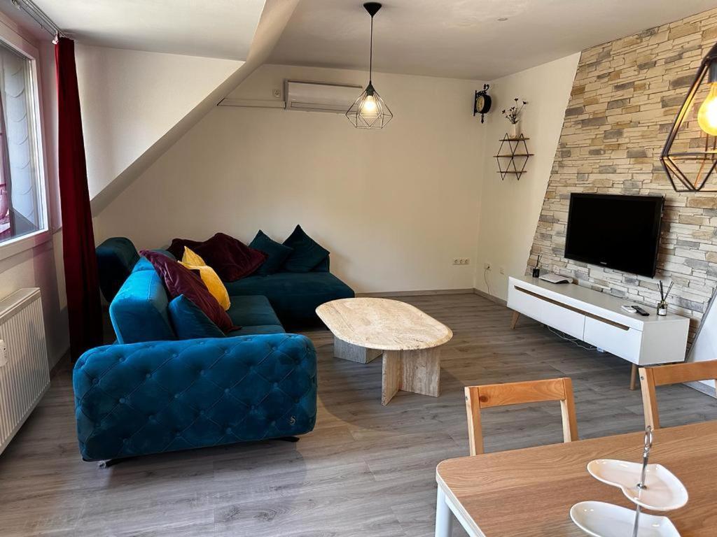 A&V Apartments Wunderschoene Rheinblick Wohnung Zum Entspannen Apt Ela Duisburg Bagian luar foto