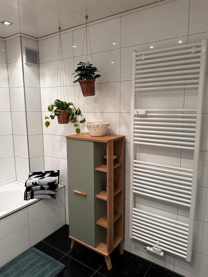 A&V Apartments Wunderschoene Rheinblick Wohnung Zum Entspannen Apt Ela Duisburg Bagian luar foto
