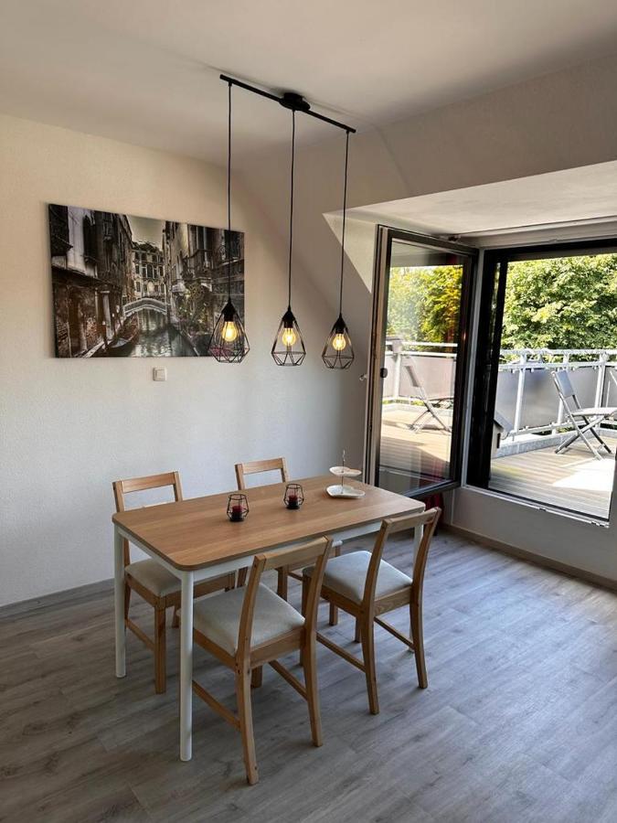 A&V Apartments Wunderschoene Rheinblick Wohnung Zum Entspannen Apt Ela Duisburg Bagian luar foto