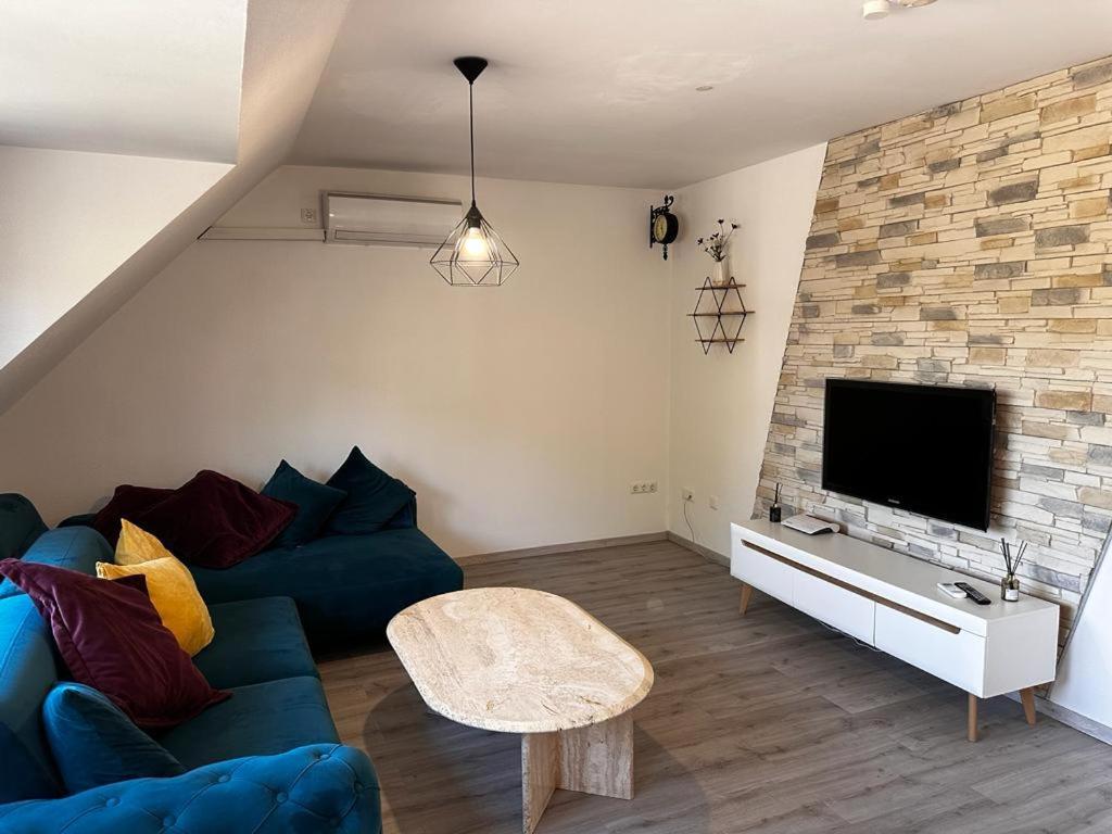 A&V Apartments Wunderschoene Rheinblick Wohnung Zum Entspannen Apt Ela Duisburg Bagian luar foto
