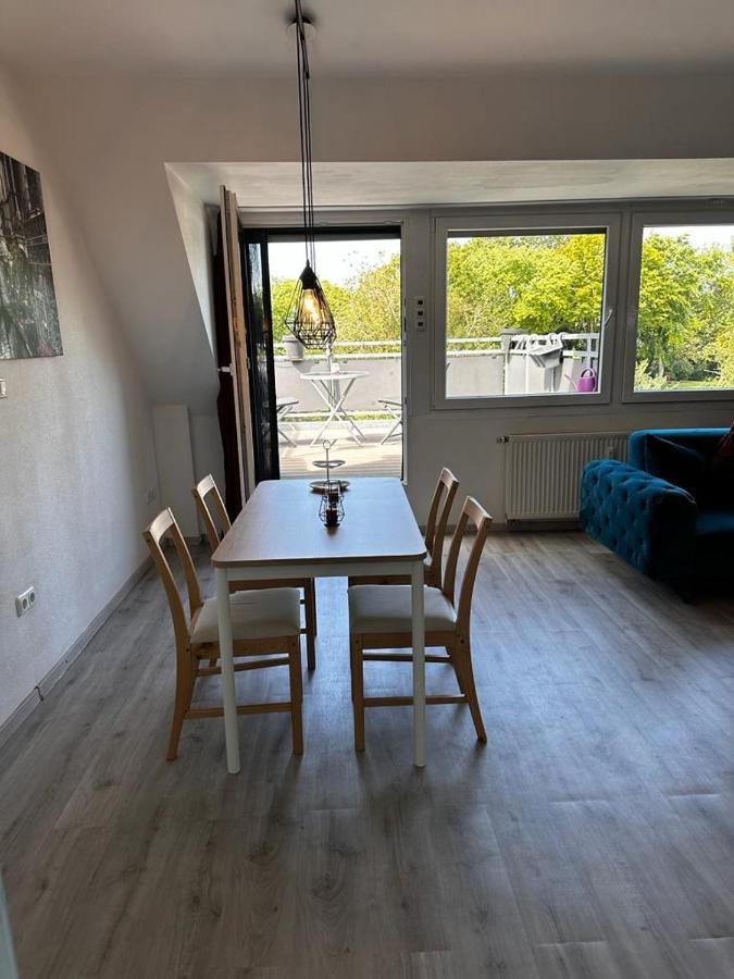 A&V Apartments Wunderschoene Rheinblick Wohnung Zum Entspannen Apt Ela Duisburg Bagian luar foto