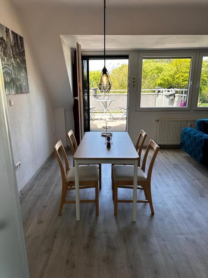 A&V Apartments Wunderschoene Rheinblick Wohnung Zum Entspannen Apt Ela Duisburg Bagian luar foto